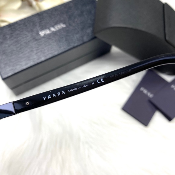 🕶😎 PRADA Sunglasses 😎🕶 - Picture 4 of 15